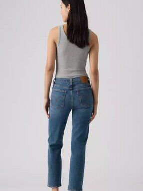 Levi's Wedgie Straight Jean Size 28